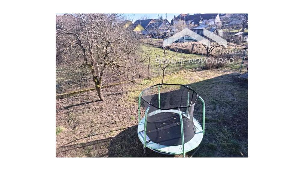 TOMÁŠOVCE okr. Lučenec - Priestranný 3-podlažný dom – 2 BYTY, KRB. GARÁŽ