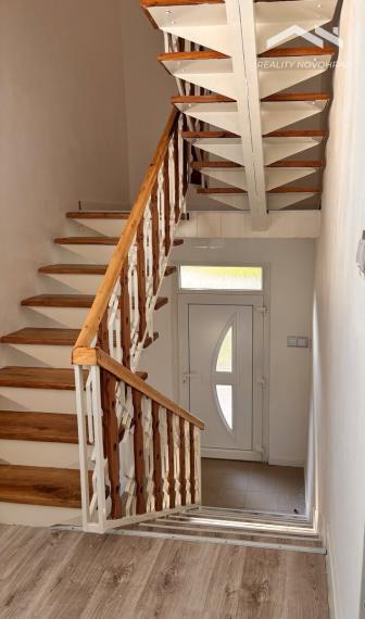 TOMÁŠOVCE okr. Lučenec - Priestranný 3-podlažný dom – 2 BYTY, KRB. GARÁŽ