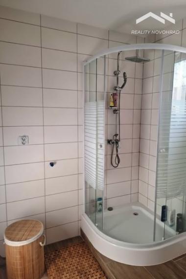 TOMÁŠOVCE okr. Lučenec - Priestranný 3-podlažný dom – 2 BYTY, KRB. GARÁŽ