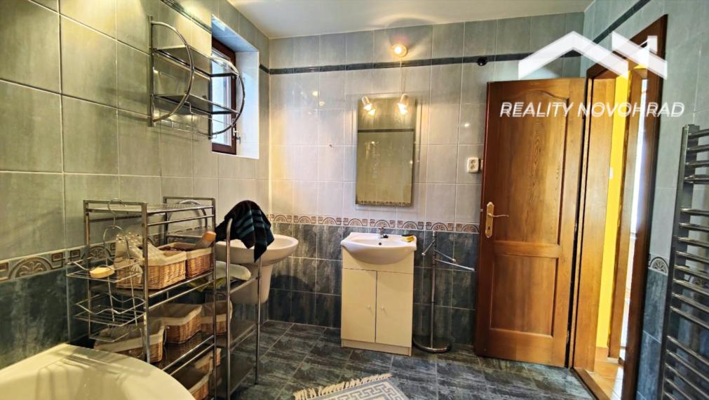 Nadčasový dom pri parku v Lučenci – priestor, štýl a súkromie v dokonalej harmónii