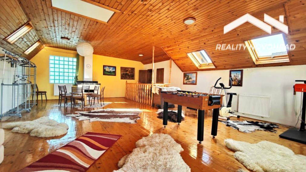 Nadčasový dom pri parku v Lučenci – priestor, štýl a súkromie v dokonalej harmónii