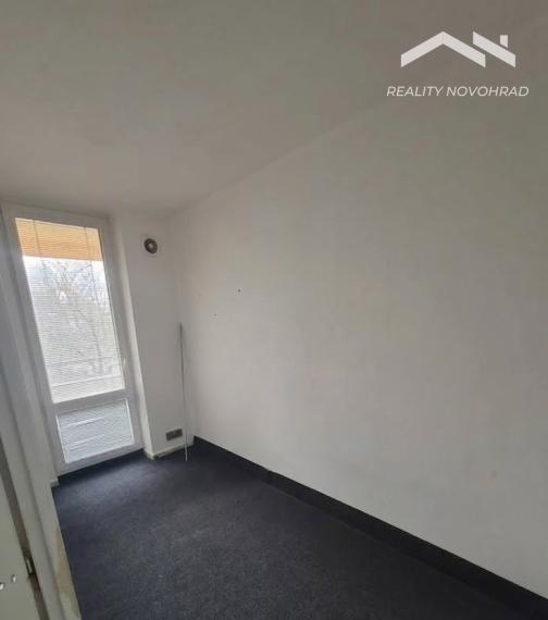 NOVOHRADSKÁ - LUČENEC (Čínsky múr) 2,5-izbový byt s loggiou (62 m²)