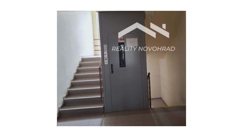 NOVOHRADSKÁ - LUČENEC (Čínsky múr) 2,5-izbový byt s loggiou (62 m²)