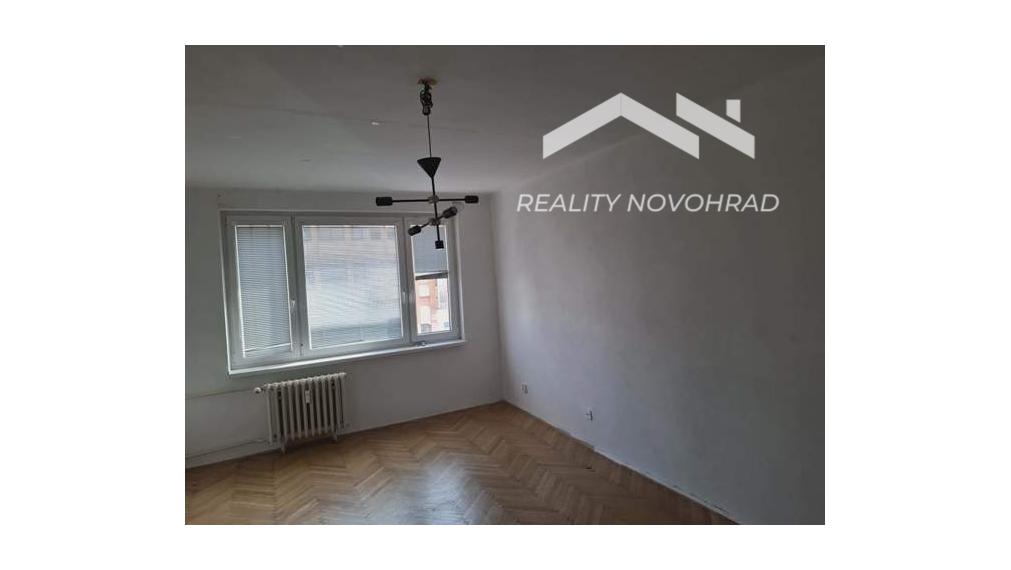 NOVOHRADSKÁ - LUČENEC (Čínsky múr) 2,5-izbový byt s loggiou (62 m²)