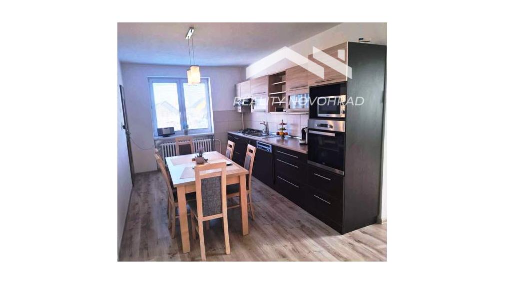 TOMÁŠOVCE okr. Lučenec - Priestranný 3-podlažný dom – 2 BYTY, KRB. GARÁŽ