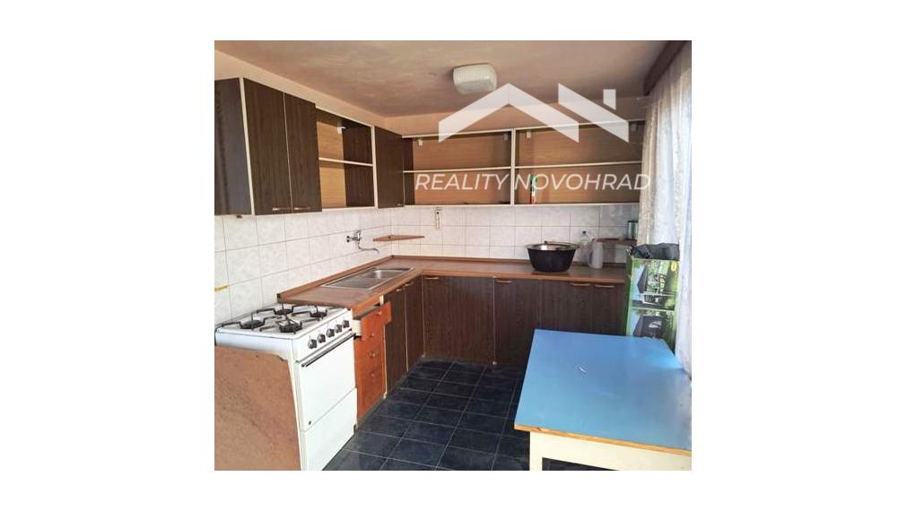 TOMÁŠOVCE okr. Lučenec - Priestranný 3-podlažný dom – 2 BYTY, KRB. GARÁŽ