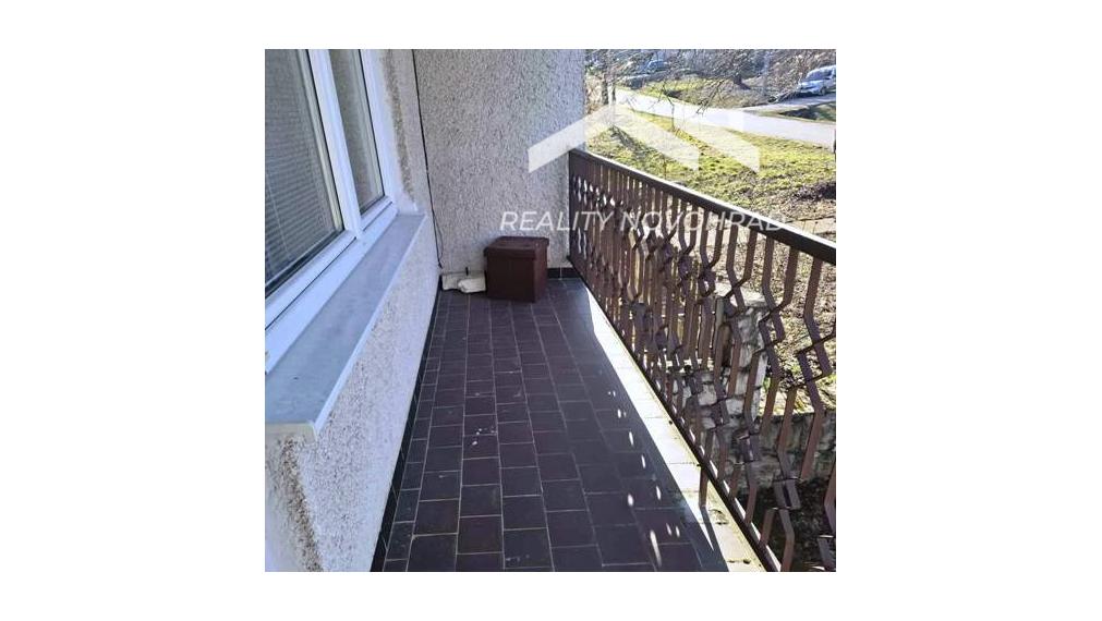 TOMÁŠOVCE okr. Lučenec - Priestranný 3-podlažný dom – 2 BYTY, KRB. GARÁŽ