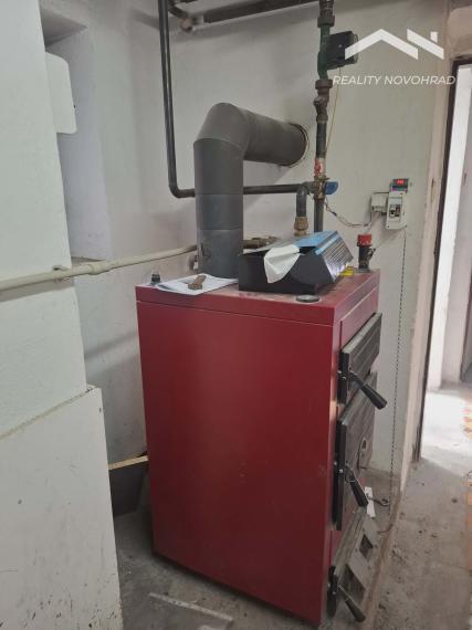 TOMÁŠOVCE okr. Lučenec - Priestranný 3-podlažný dom – 2 BYTY, KRB. GARÁŽ