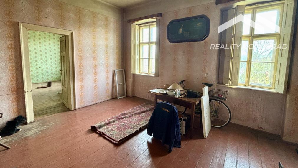 Historické rodinné sídlo s pozemkom 4 727m2 - Lučenec