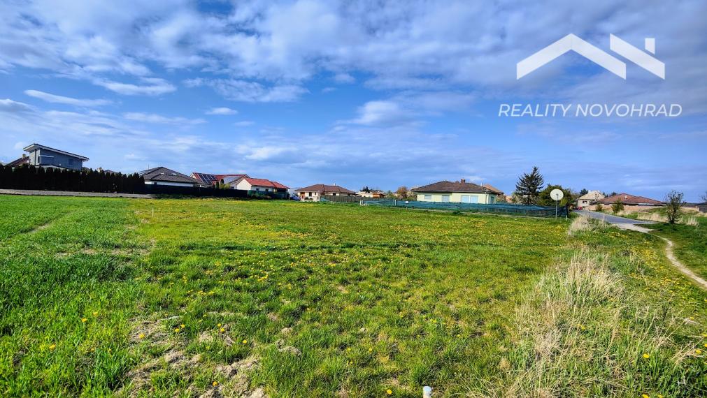 Slnečné stavebné pozemky v Lučenci – ideálne miesto pre váš nový dom (608 m²)