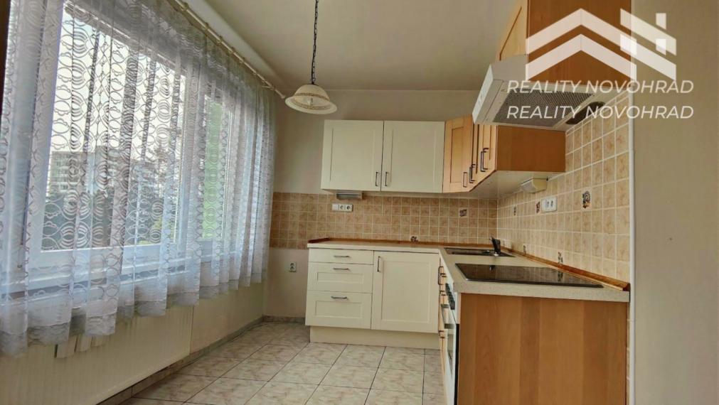 VEĽKORYSÝ 3-IZBOVÝ BYT V SRDCI MESTA – ZELEŇ, LOGGIA A POHODLNÉ BÝVANIE S VÝŤAHOM