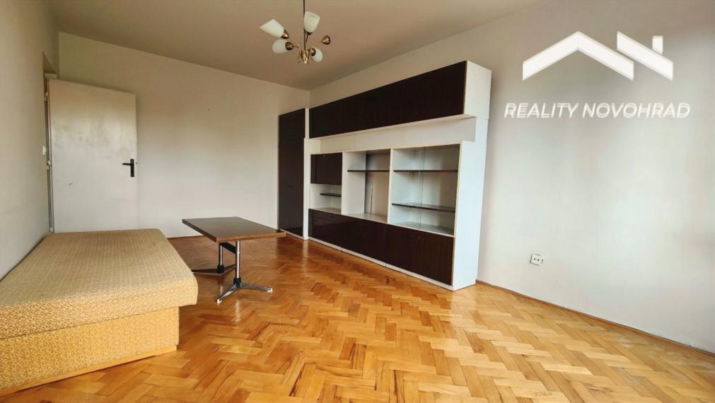 VEĽKORYSÝ 3-IZBOVÝ BYT V SRDCI MESTA – ZELEŇ, LOGGIA A POHODLNÉ BÝVANIE S VÝŤAHOM