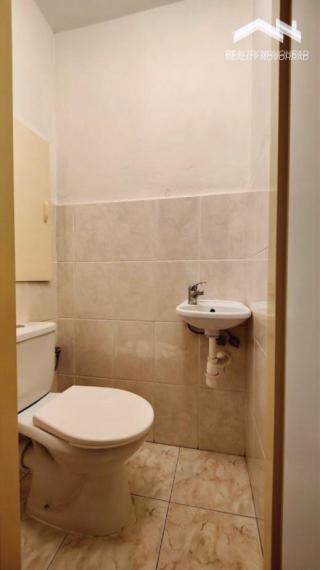 VEĽKORYSÝ 3-IZBOVÝ BYT V SRDCI MESTA – ZELEŇ, LOGGIA A POHODLNÉ BÝVANIE S VÝŤAHOM