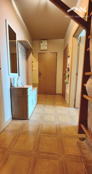 🏡 EXKLUZÍVNE | Veľkometrážny 4-izbový byt s loggiou, parkovaním a panoramatickým výhľadom – Lučenec, Opatová