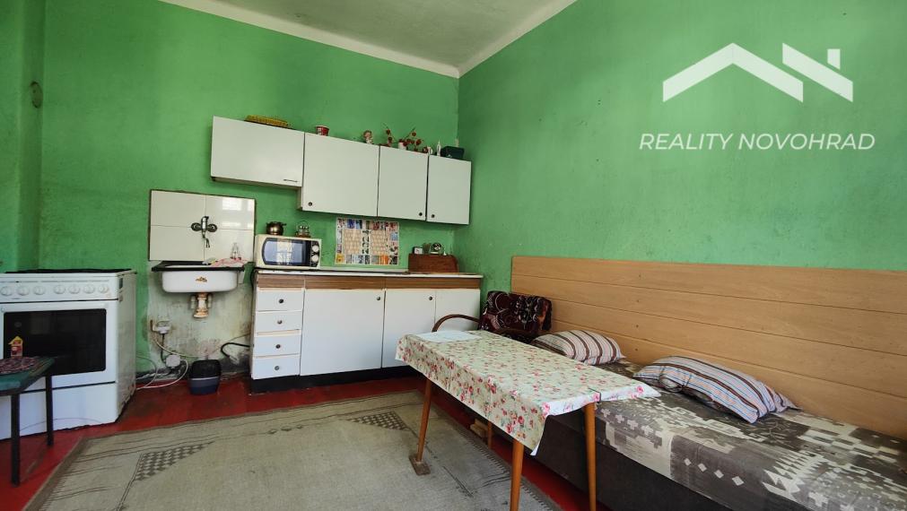 Vidiecky dom s čarom prírody a slnečným pozemkom v Slanej Lehote