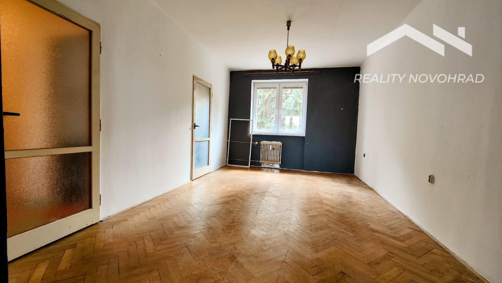 Veľkoryso riešený 3-izbový tehlový byt s výbornou polohou pri centre mesta – Lučenec