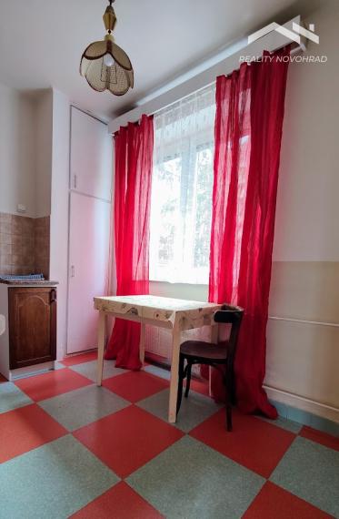 Veľkoryso riešený 3-izbový tehlový byt s výbornou polohou pri centre mesta – Lučenec