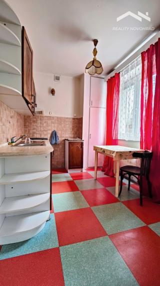 Veľkoryso riešený 3-izbový tehlový byt s výbornou polohou pri centre mesta – Lučenec