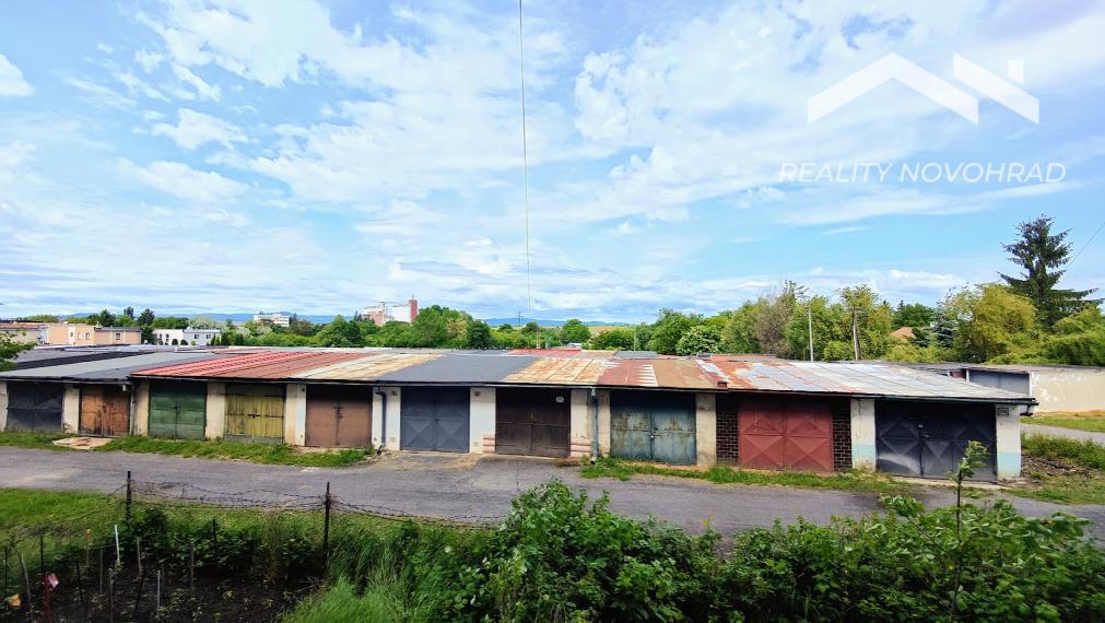 Veľkoryso riešený 3-izbový tehlový byt s výbornou polohou pri centre mesta – Lučenec