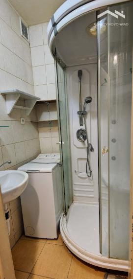 Veľkoryso riešený 3-izbový tehlový byt s výbornou polohou pri centre mesta – Lučenec