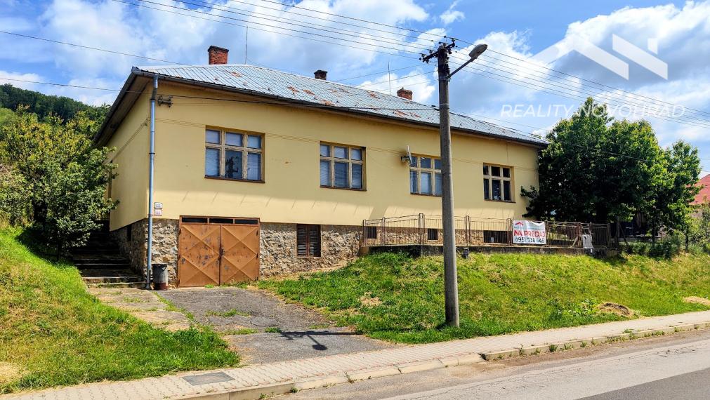 Priestranný rodinný dom s veľkým pozemkom a jedinečnou históriou – Lovinobaňa