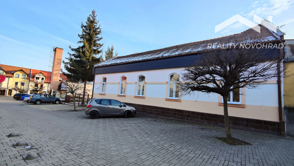 Priestor pre ambulanciu, kanceláriu či služby v centre mesta s vlastným parkovaním