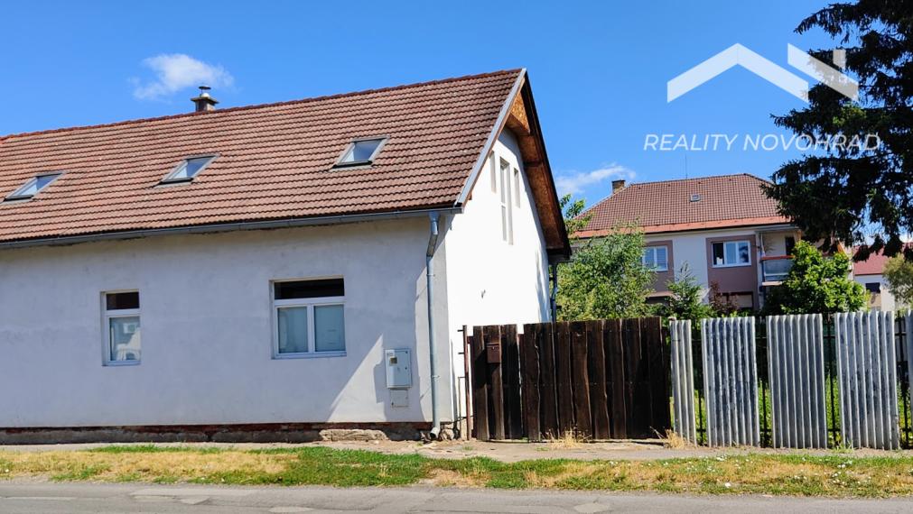 🏡 Rodinný dom s obytným podkrovím a modernizovaným interiérom v centre Lučenca