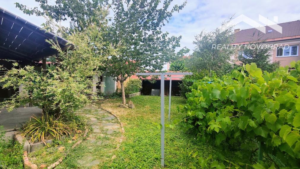 🏡 Rodinný dom s obytným podkrovím a modernizovaným interiérom v centre Lučenca
