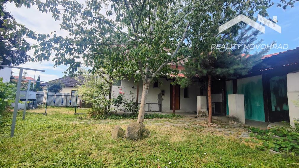 🏡 Rodinný dom s obytným podkrovím a modernizovaným interiérom v centre Lučenca