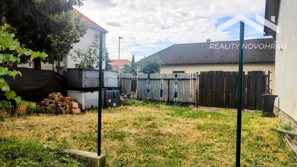 🏡 Rodinný dom s obytným podkrovím a modernizovaným interiérom v centre Lučenca