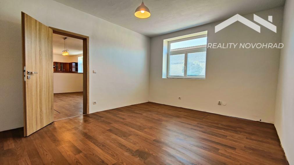 🏡 Rodinný dom s obytným podkrovím a modernizovaným interiérom v centre Lučenca