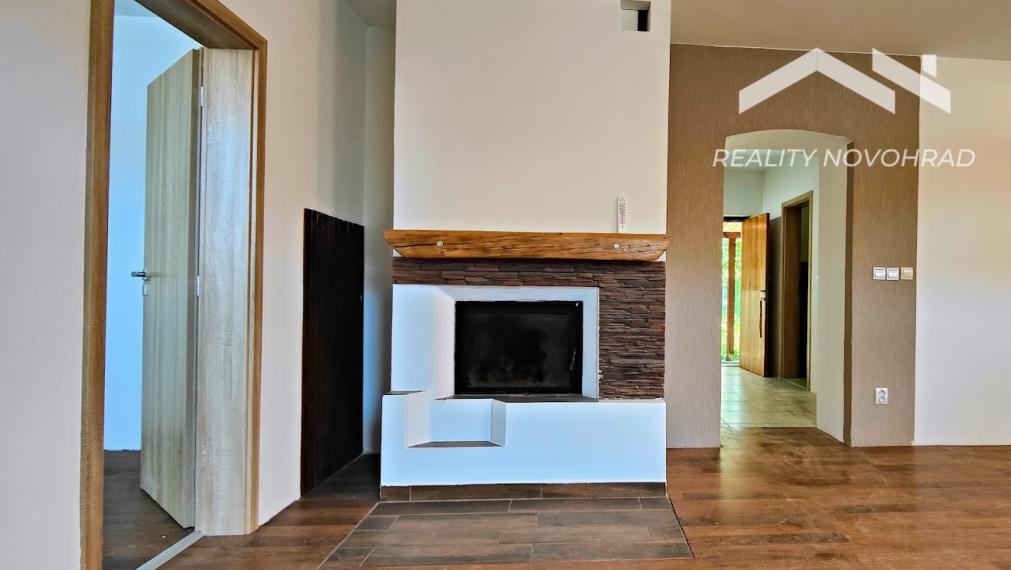 🏡 Rodinný dom s obytným podkrovím a modernizovaným interiérom v centre Lučenca