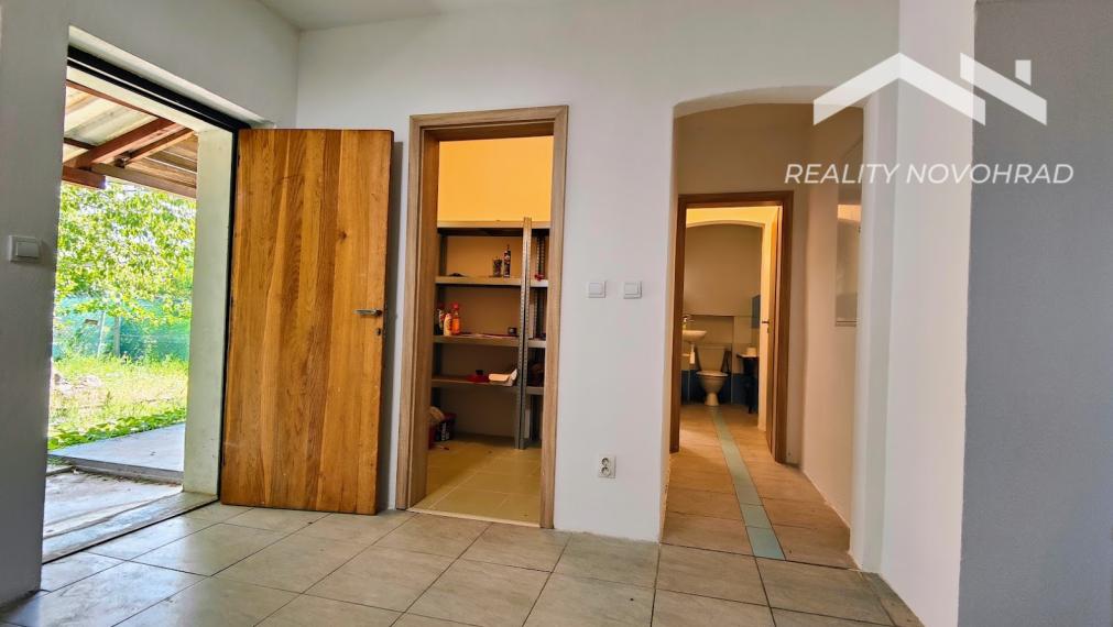 🏡 Rodinný dom s obytným podkrovím a modernizovaným interiérom v centre Lučenca