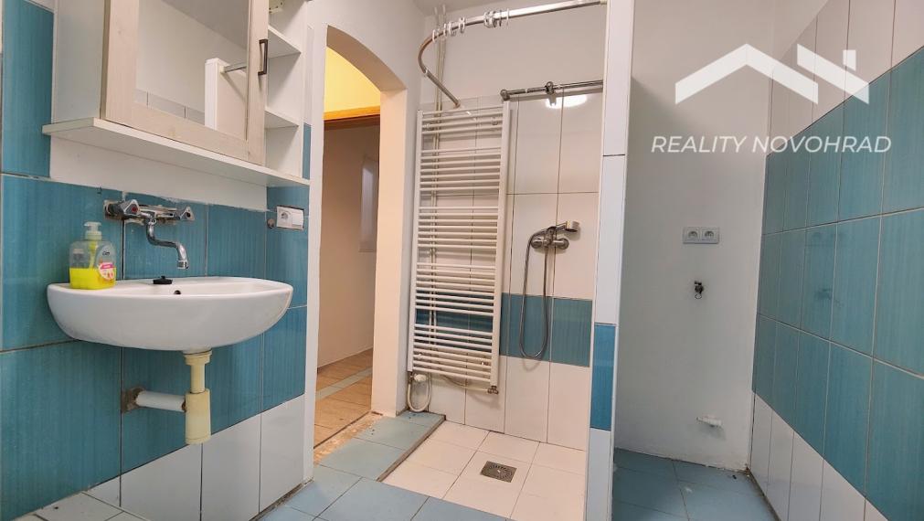 🏡 Rodinný dom s obytným podkrovím a modernizovaným interiérom v centre Lučenca