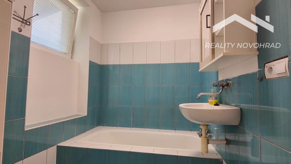 🏡 Rodinný dom s obytným podkrovím a modernizovaným interiérom v centre Lučenca