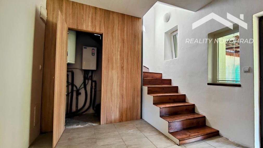 🏡 Rodinný dom s obytným podkrovím a modernizovaným interiérom v centre Lučenca
