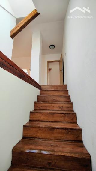 🏡 Rodinný dom s obytným podkrovím a modernizovaným interiérom v centre Lučenca