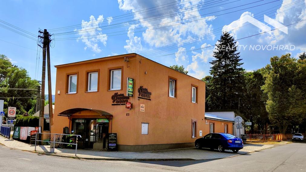 🏰 Zabehnutý penzión s pohostinstvom a terasou pod Divínskym hradom - investícia pri vodnej nádrži Ružiná