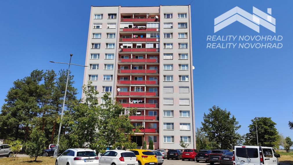 Klimatizovaný 3-izbový byt s balkónom a krásnym výhľadom – Lučenec, Rúbanisko III