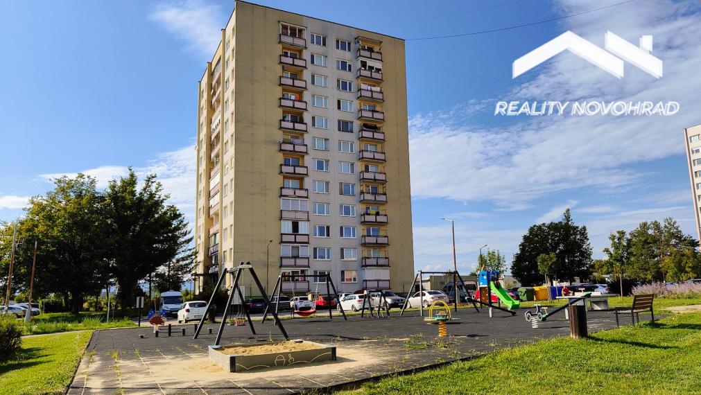 Klimatizovaný 3-izbový byt s balkónom a krásnym výhľadom – Lučenec, Rúbanisko III