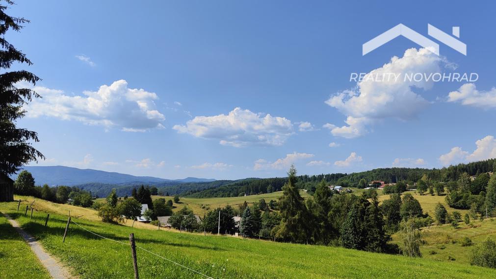 🏡 100-ročná drevenička na polosamote – Biele Vody