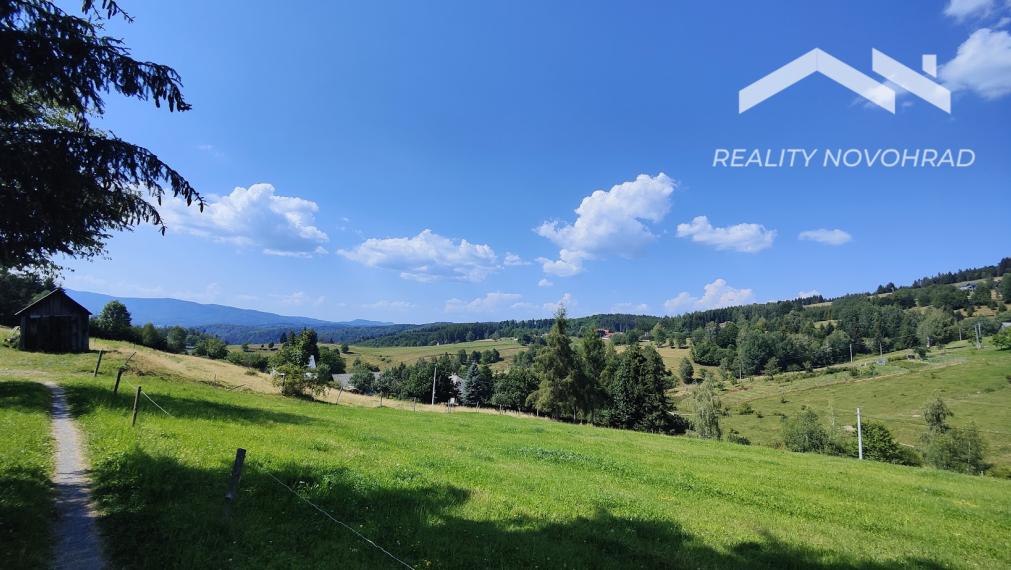 🏡 100-ročná drevenička na polosamote – Biele Vody