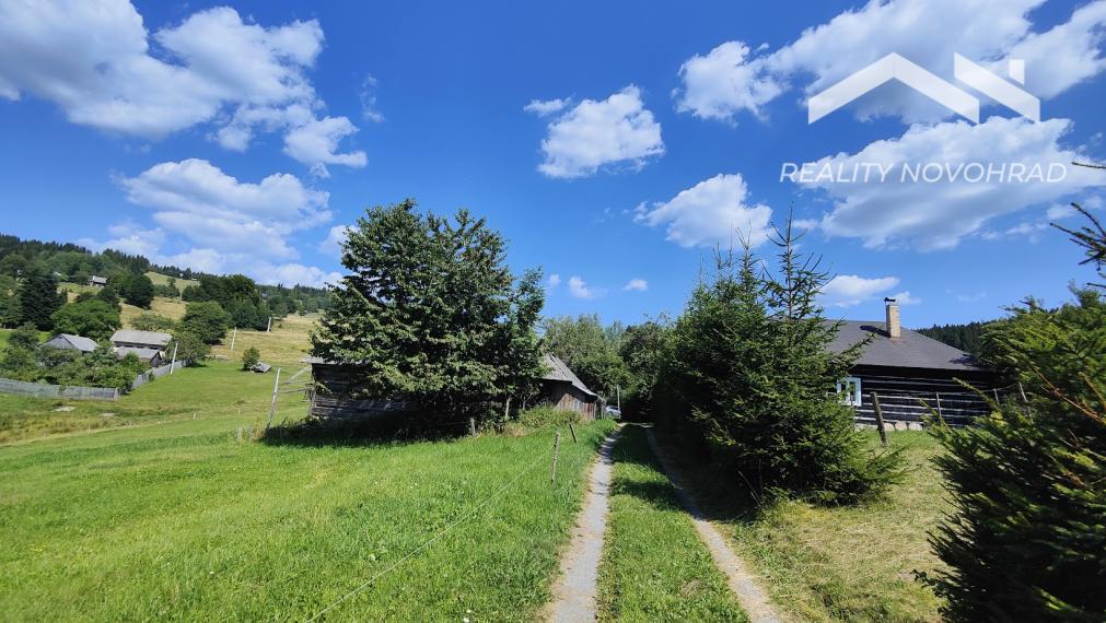 🏡 100-ročná drevenička na polosamote – Biele Vody