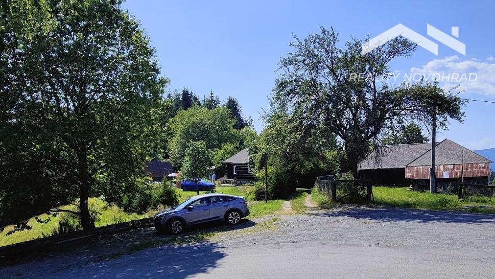 🏡 100-ročná drevenička na polosamote – Biele Vody