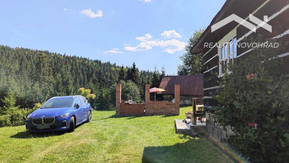 🏡 100-ročná drevenička na polosamote – Biele Vody