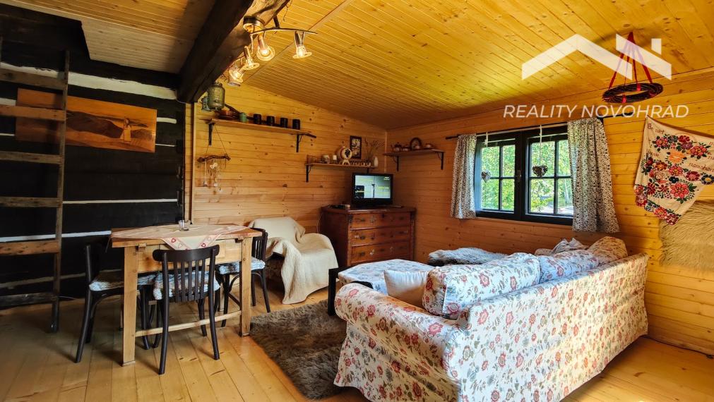 🏡 100-ročná drevenička na polosamote – Biele Vody