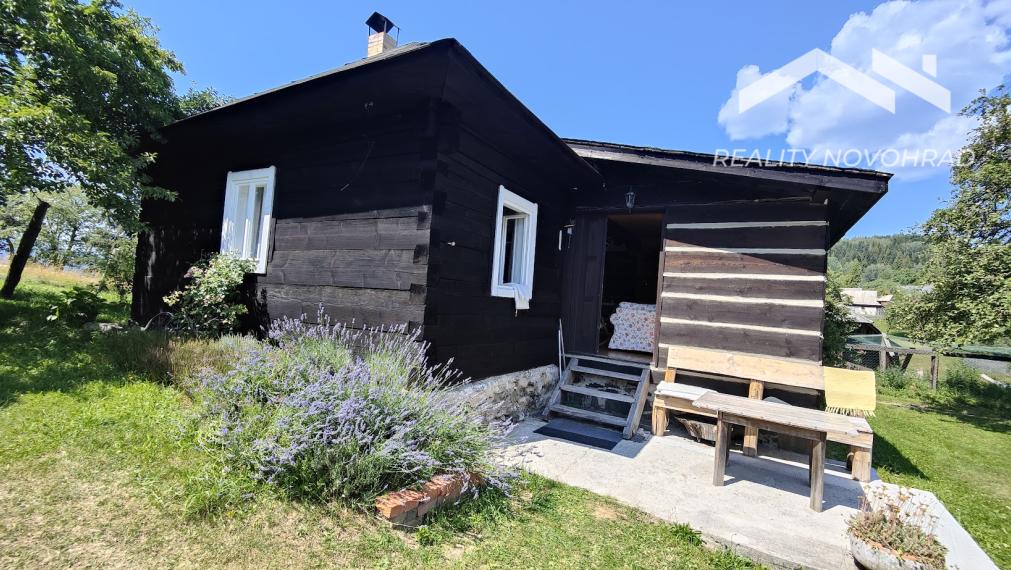 🏡 100-ročná drevenička na polosamote – Biele Vody