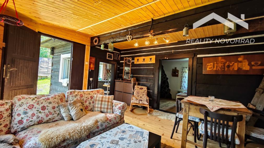 🏡 100-ročná drevenička na polosamote – Biele Vody