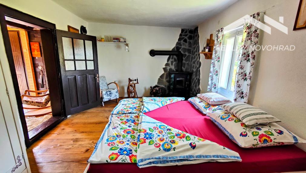 🏡 100-ročná drevenička na polosamote – Biele Vody