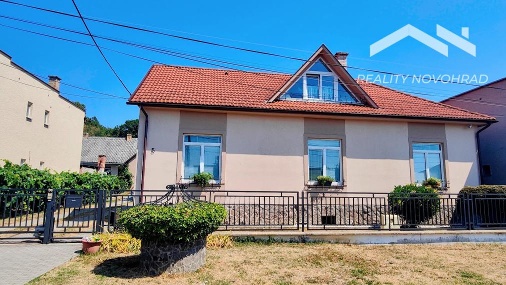 Veľkorysý rodinný dom v Haliči – 1 378 m², nádherná záhrada, 2 garáže
